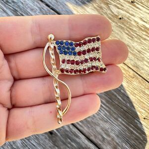 Vintage Jewelry American Flag brooch patriotic pin
